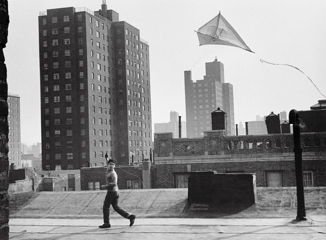 Hiram Maristany. Kite Flying On Rooftop, 1964. Courtesy of the Estate of Hiram Maristany.